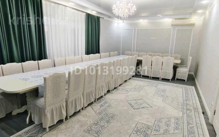Отдельный дом · 4 комнаты · 325 м², мкр Старый Аэропорт — Асан за 550 000 ₸ в Уральске — фото 2