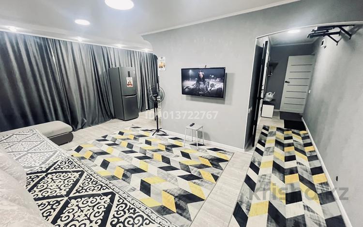 3-комнатная квартира · 60 м², Глинки 63 — Рынок цем поселок за 16 000 ₸ в Семее — фото 2