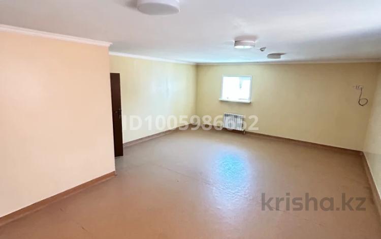 Офисы, склады, сельское хозяйство, кабинеты и рабочие места · 250 м² за 350 000 ₸ в Астане, р-н Байконур — фото 5