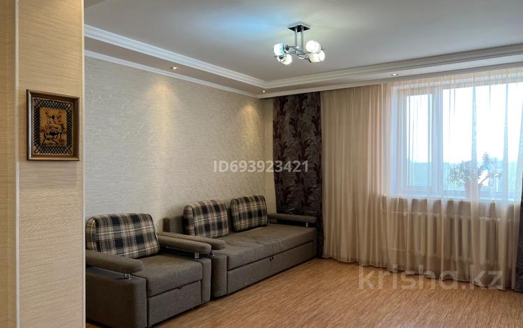 3-комнатная квартира, 100 м², 3/12 этаж, Тлендиева 15/2