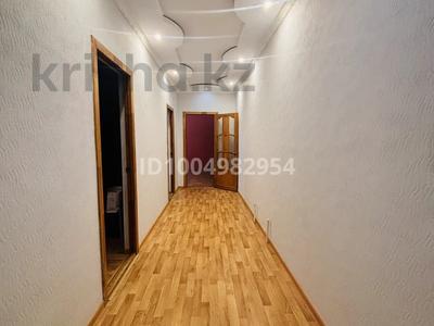 4-комнатная квартира · 95 м² · 5/6 этаж, Авиагородок 15а за 150 000 〒 в Актобе, мкр Авиагородок