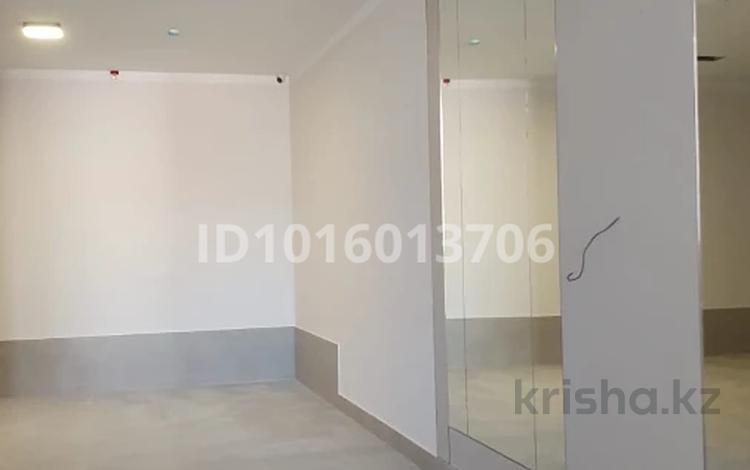 2-комнатная квартира · 72.03 м² · 9/14 этаж, Сафуан Шаймерденов 1 за 33 млн ₸ в Астане, Сарайшык р-н — фото 9