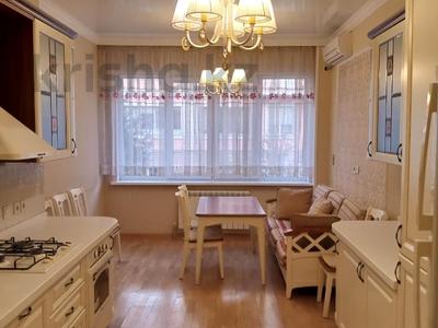 3-бөлмелі пәтер · 135 м² · 2/3 қабат, Жаксылыка ушкемпирова 23, бағасы: 650 000 ₸ в Алматы, Бостандыкский р-н