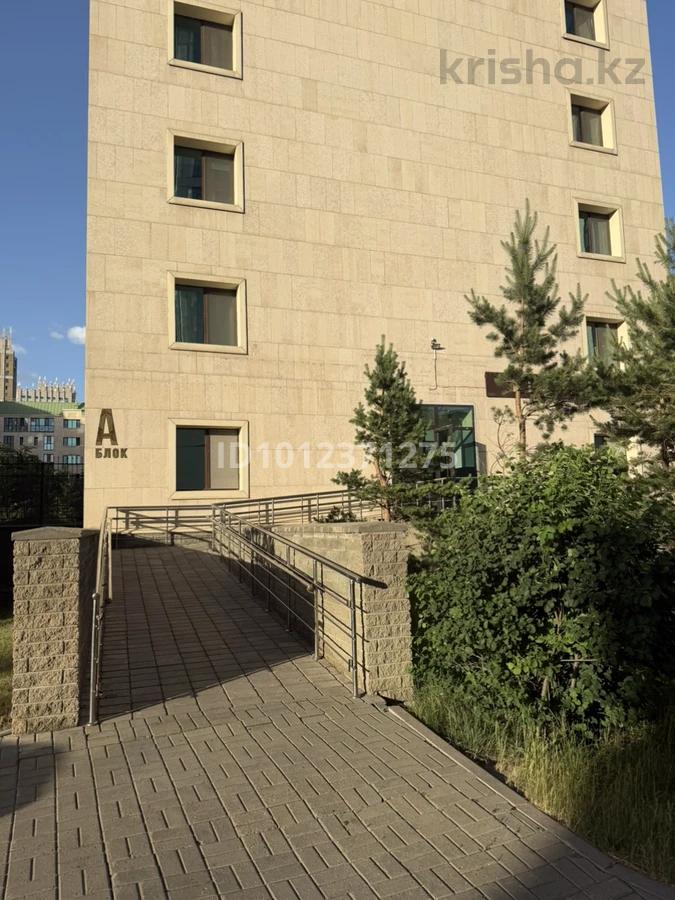 Медцентры и аптеки · 100 м²