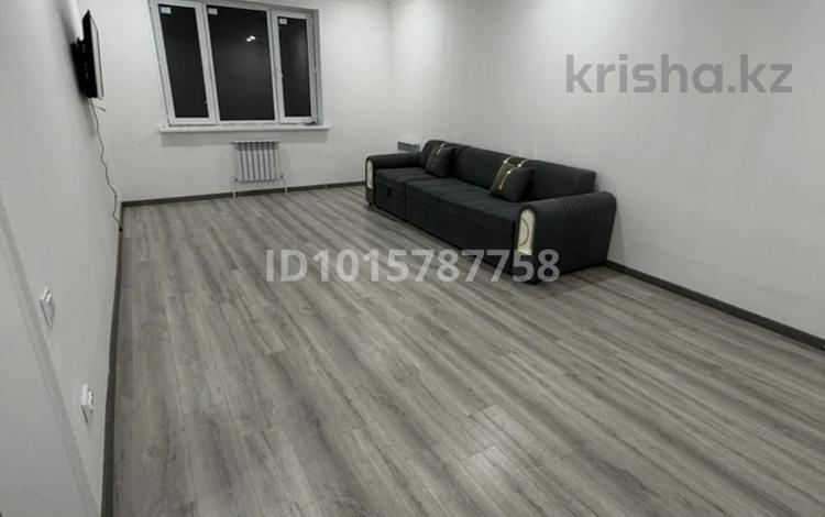 3-комнатная квартира · 104 м² · 3/5 этаж, Желтоксан 1/6 — ТД Караван, ресторан Лазурный за 200 000 ₸ в Уральске — фото 2