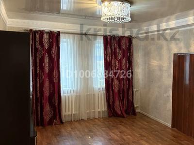 3-бөлмелі пәтер · 50 м², Касым Аманжолова 79 1 — Рынок , Акимат , остановка банк, бағасы: 9 млн ₸ в Уральске