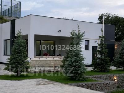 Дом · 4 комнаты · 300 м², Кырынбай 170 — Находится в доль трассы за 400 000 ₸ в 