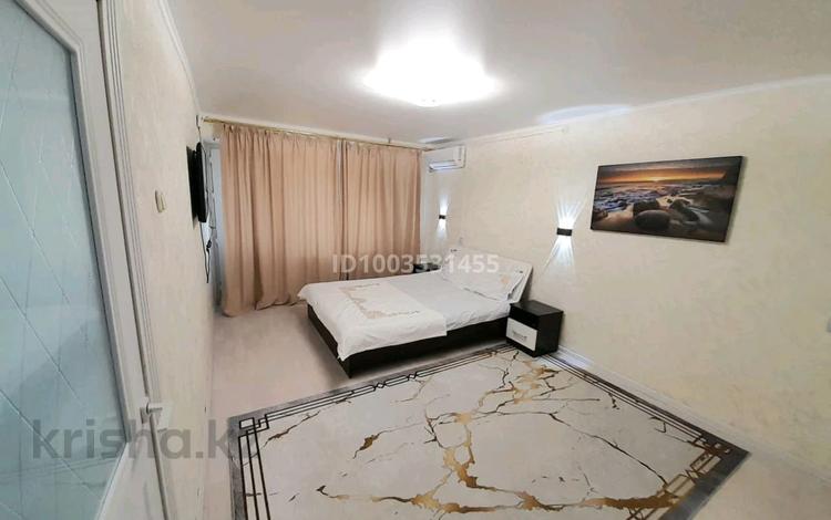 1-комнатная квартира · 37 м² · 3/5 этаж, Кунаева 26 — Вечный огонь парк вокзал зубенко за 10 000 〒 в  — фото 2