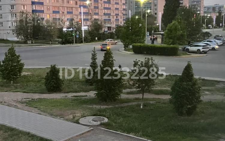 3-бөлмелі пәтер · 83 м² · 2/8 қабат, Жаңа Орда ш.а. 1, бағасы: 200 000 ₸ в Уральске — фото 2