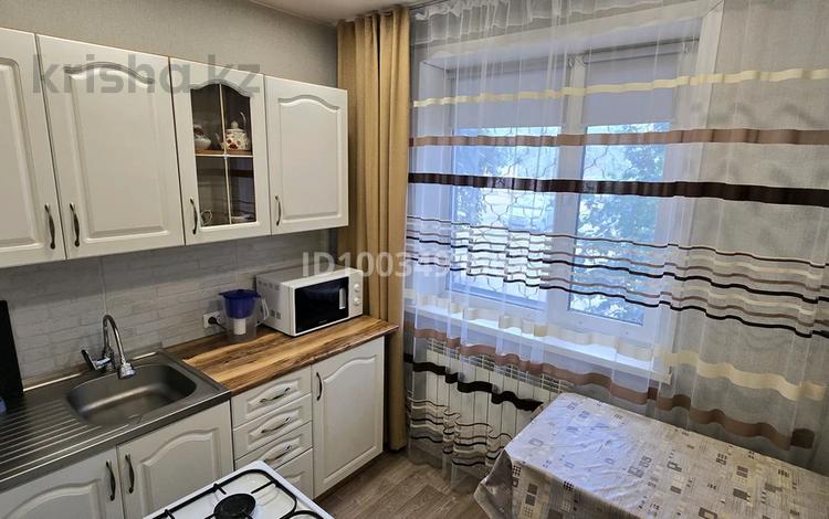 1-бөлмелі пәтер · 30 м² · 1/5 қабат, 410 квартал 2 — Середина Ауэзова, бағасы: 140 000 〒 в Семее — фото 2