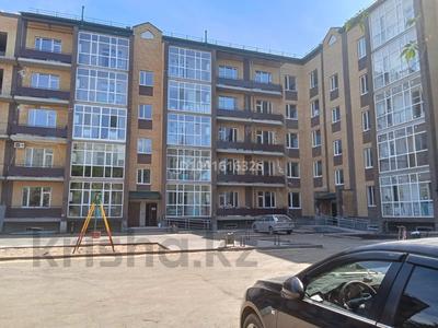Пәтерлер в Западно-Казахстанской обл.: 1-бөлмелі пәтер · 78.5 м² · 1/5 қабат, Ш.Айталиева 3/1, бағасы: ~ 23.6 млн 〒 1-бөлмелі пәтер · 78.5 м² · 1/5 қабат, Ш.Айталиева 3/1, бағасы: ~ 23.6 млн 〒 в Уральске
