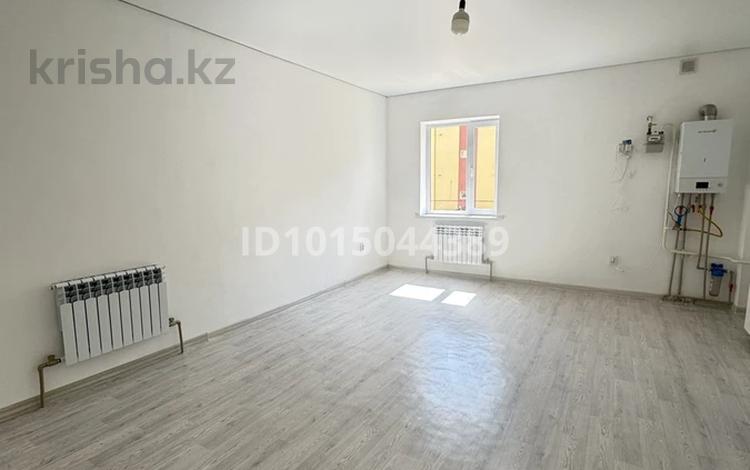 2-бөлмелі пәтер · 60.4 м² · 2/4 қабат, Санырак батыр дом 55 корпус 2, бағасы: 14 млн ₸ в Таразе — фото 3