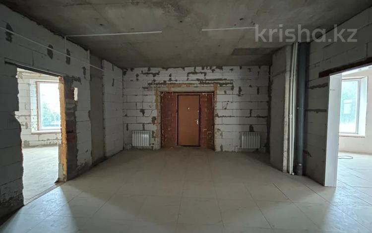 Офисы, магазины и бутики, салоны красоты · 553 м² за 1.2 млн ₸ в Актобе, мкр Шанхай — фото 2