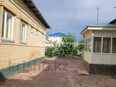 Отдельный дом · 5 комнат · 200 м², Уалиева 34 — Амангельды и уалиева, возле банка KMF за 250 000 〒 в 