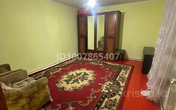Часть дома · 2 комнаты · 100 м², мкр Самал-1 36 — Қазиев көшесі за 80 000 ₸ в Шымкенте, Абайский р-н — фото 2