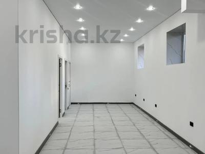 Свободное назначение, офисы, магазины и бутики, склады, салоны красоты, медцентры и аптеки, образование, развлечения · 120 м² за 21 млн 〒 в Актобе, мкр. Алтын орда