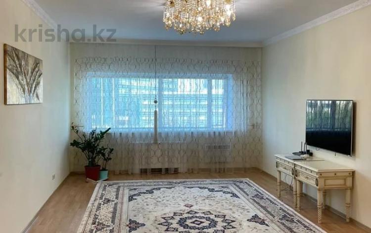 4-комнатная квартира, 160 м², 2/33 этаж, Достык за 72 млн 〒 в Астане — фото 3