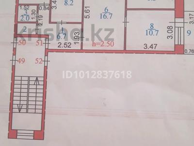 4-комнатная квартира · 61 м² · 4/5 этаж, мкр Михайловка 27 — Остановка Стекляшка за 29 млн ₸ в Караганде, Казыбек би р-н