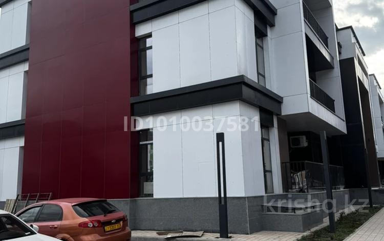 4-бөлмелі пәтер · 157 м² · 3/3 қабат, мкр Нур Алатау, Какимбека Салыкова 40, бағасы: 120 млн ₸ в Алматы, Бостандыкский р-н — фото 2