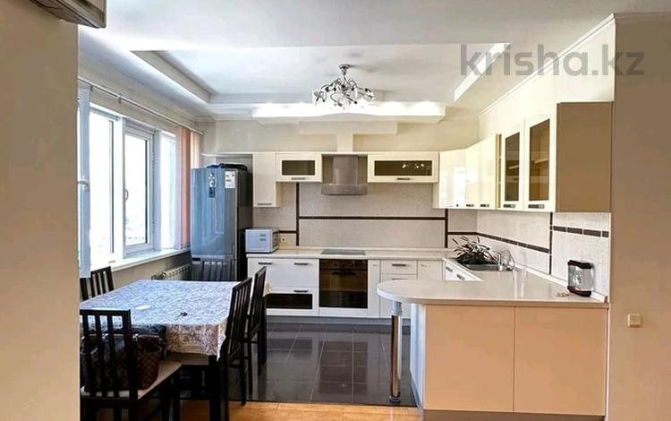 3-комнатная квартира, 132 м², 8/15 этаж помесячно, Сатпаева 9б за 600 000 〒 в Алматы, Бостандыкский р-н — фото 2