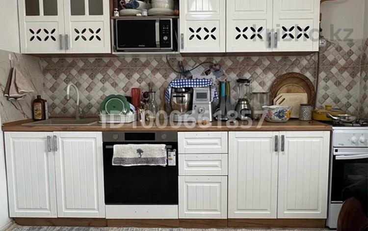 1-бөлмелі пәтер · 40 м² · 1/9 қабат, 10 мкрн Самал 99/1, бағасы: 15.5 млн ₸ в Уральске — фото 2