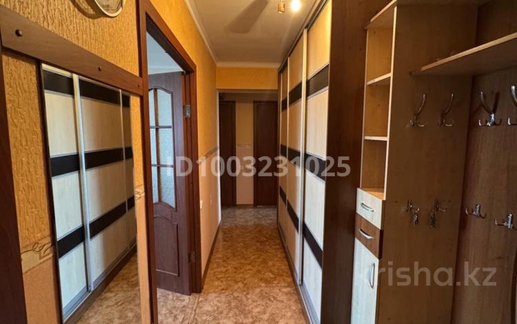 3-бөлмелі пәтер · 68 м², Набережная им.Славского 22, бағасы: 200 000 〒 в Усть-Каменогорске, Ульбинский — фото 3