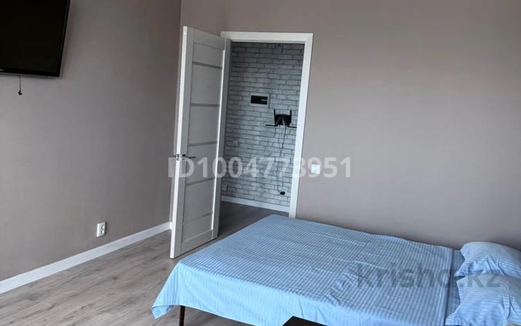 1-комнатная квартира · 45 м² · 7/10 этаж, Каныша Сатпаева 57/2 — За Драм театром за 16 000 ₸ в Усть-Каменогорске — фото 3