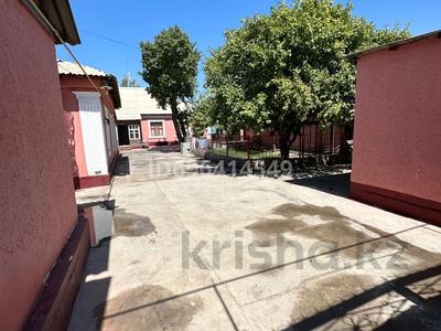 Отдельный дом · 8 комнат · 1000 м² · 10 сот., Жарылкапова 12/1 — Школа Никитин за 20 млн 〒 в Туркестане