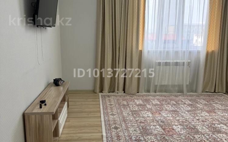 2-бөлмелі пәтер · 81 м² · 3/9 қабат, Центральный ш/а., Валиханова 13, бағасы: 300 000 ₸ в Атырау, мкр Центральный — фото 2