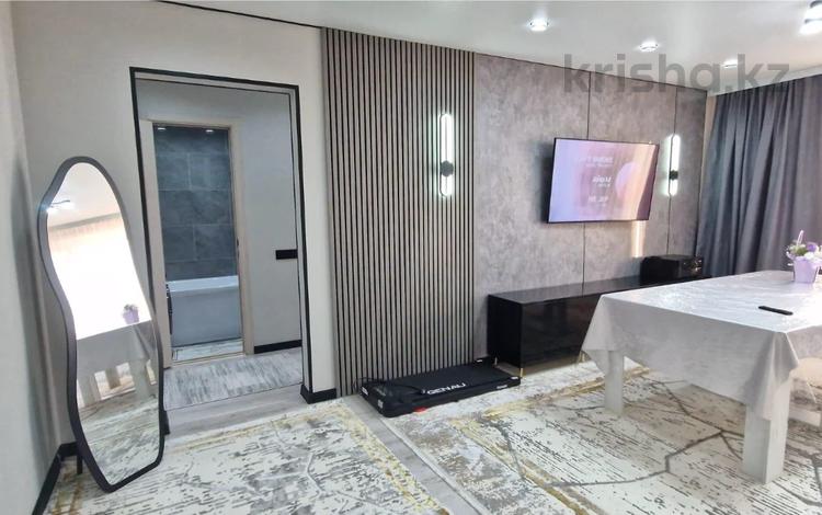 3-комнатная квартира · 65 м² · 9/9 этаж, Майкудук, мкр Голубые пруды за 28 млн ₸ в Караганде, Алихана Бокейханова р-н — фото 2