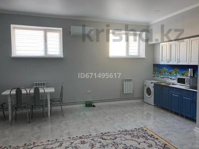 2-комнатная квартира, 68 м², 1/9 этаж помесячно, 34-й мкр 2 за 120 000 〒 в Актау, 34-й мкр