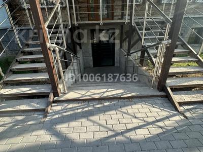 Свободное назначение, офисы, магазины и бутики, салоны красоты, медцентры и аптеки, образование, кабинеты и рабочие места, студии · 100 м² за 700 000 〒 в Алматы, Медеуский р-н