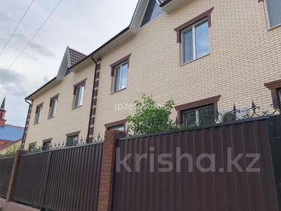 Жер үй мен саяжайлар в Акмолинской обл.: Жеке үй · 10 бөлме · 750 м² · 10 сот., Баймуканова 13, бағасы: 200 млн 〒 Жеке үй · 10 бөлме · 750 м² · 10 сот., Баймуканова 13, бағасы: 200 млн 〒 в Кокшетау
