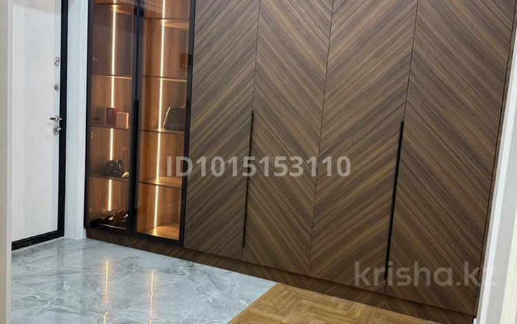 3-комнатная квартира · 98 м² · 5/15 этаж, 17-й мкр 54 за 44.5 млн ₸ в Актау — фото 2