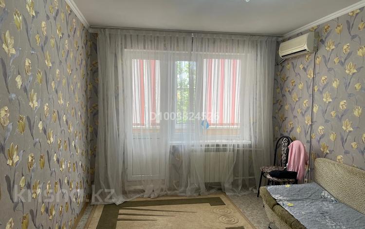 1-комнатная квартира · 35 м² · 3/5 этаж, мкр Шанхай 10 — Рыскулова за 80 000 ₸ в Актобе — фото 2