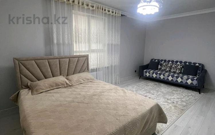 1-комнатная квартира · 45 м² · 7/16 этаж, мкр Кайтпас 1, Сырым батыра 99/3 за 15 000 ₸ в Шымкенте, Каратауский р-н — фото 2
