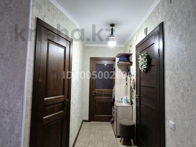 2-комнатная квартира · 45 м² · 2/5 этаж, Махамбета Утемисова 87Б — Остановка Светлана, дом где магазин Океан за 20 млн 〒 в Атырау