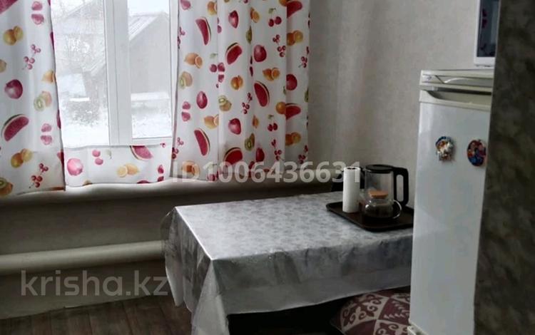 Отдельный дом · 3 комнаты · 90 м² · 9 сот., Роза Баглановой 27 — В центре города Рядом Шарм, Салем ,заправка , баня ,озера все рядом за 12 млн 〒 в Акколе — фото 3