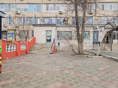 Еркін, кеңселер, дүкендер мен бутиктер, қоғамдық тамақтану орны, сұлулық салондары, медорталықтар мен дәріханалар, білім орталықтары, ойын-сауық, кабинеттер және жұмыс орындары, студиялар · 296 м², бағасы: 500 000 ₸ в Актау, 8-й мкр