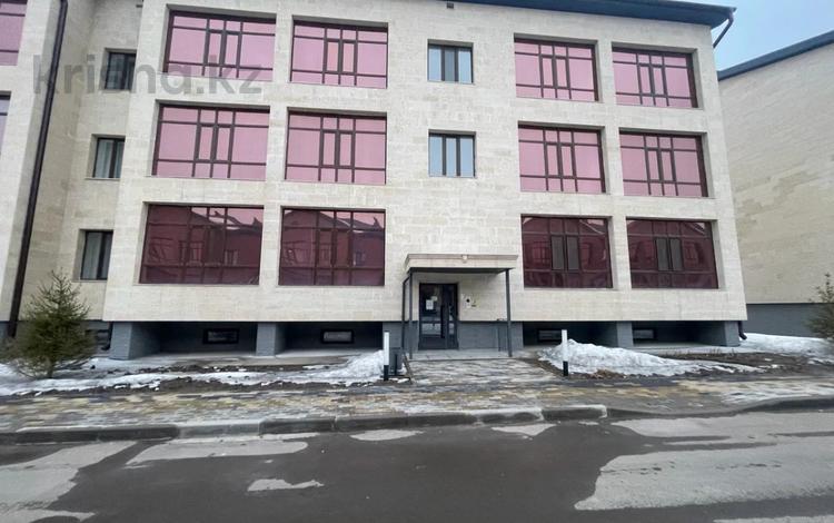 2-комнатная квартира, 71 м², 2/3 этаж, Кулкыбаева за 30 млн 〒 в Караганде, Казыбек би р-н — фото 2