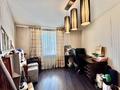 5-комнатная квартира · 239.6 м² · 5/6 этаж, мкр Михайловка , Аманжолова 3 за 85 млн ₸ в Караганде, Казыбек би р-н — фото 16
