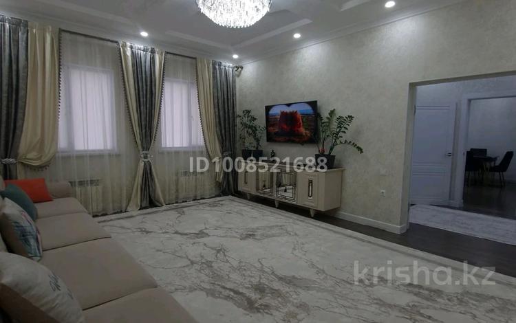 Отдельный дом · 4 комнаты · 140 м² · 8 сот., мкр Самал-2, 12 проезд — Самал Таун за 52 млн ₸ в Атырау — фото 2