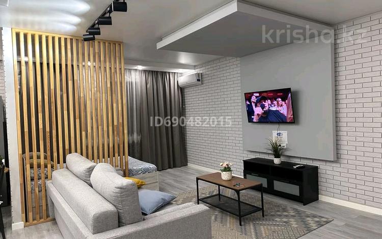 1-бөлмелі пәтер · 50 м² · 3 қабат, Кабанбай батыра 152/2, бағасы: 22 000 ₸ в Усть-Каменогорске — фото 2