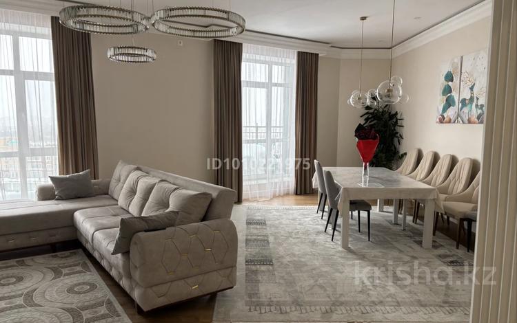 4-комнатная квартира · 202 м² · 8/8 этаж, Умай Ана 15 за 188 млн ₸ в Астане, Нура р-н — фото 2