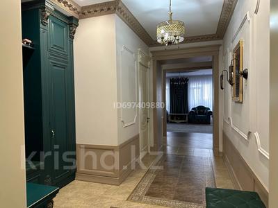 4-бөлмелі пәтер, 160 м², 8/13 қабат, Козбагарова 5а — В районе Набережной, вид на Центральную площадь, бағасы: 150 млн 〒 в Семее