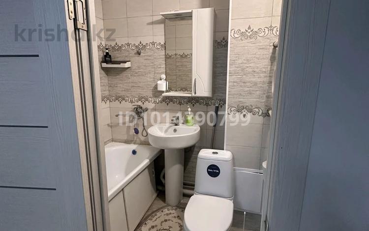 1-бөлмелі пәтер · 32 м² · 2/5 қабат, Авангард 46, бағасы: 2 000 ₸ в Атырау, мкр Авангард-3 — фото 2