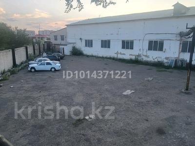 Завод · 24 сотки, Ауэзова 49А — Район Новостройки за 2 500 ₸ в Семее