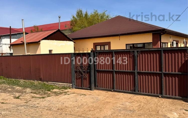 Отдельный дом · 4 комнаты · 182 м² · 10 сот., Жетпис Ботабайулы 6-2 — Возле школы Интернат за 23.5 млн 〒 в Доссор — фото 3