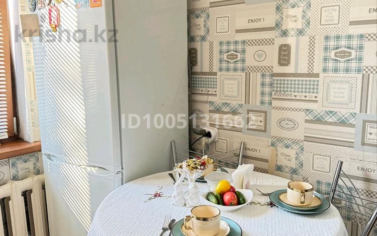 3-комнатная квартира · 61.5 м² · 2/5 этаж, Абая 64 — Пересечение улиц Абая-Курмангазы за 21 млн ₸ в Уральске, мкр Школьник — фото 2