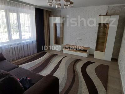 Аренда квартир в Карагандинской обл.: 3-комнатная квартира · 62 м² · 1/5 этаж · помесячно, мкр Юго-Восток, Мкр Юго-Восток, мкр Степной 3 5 за 250 000 〒 3-комнатная квартира · 62 м² · 1/5 этаж · помесячно, мкр Юго-Восток, Мкр Юго-Восток, мкр Степной 3 5 за 250 000 〒 в Караганде, Казыбек би р-н
